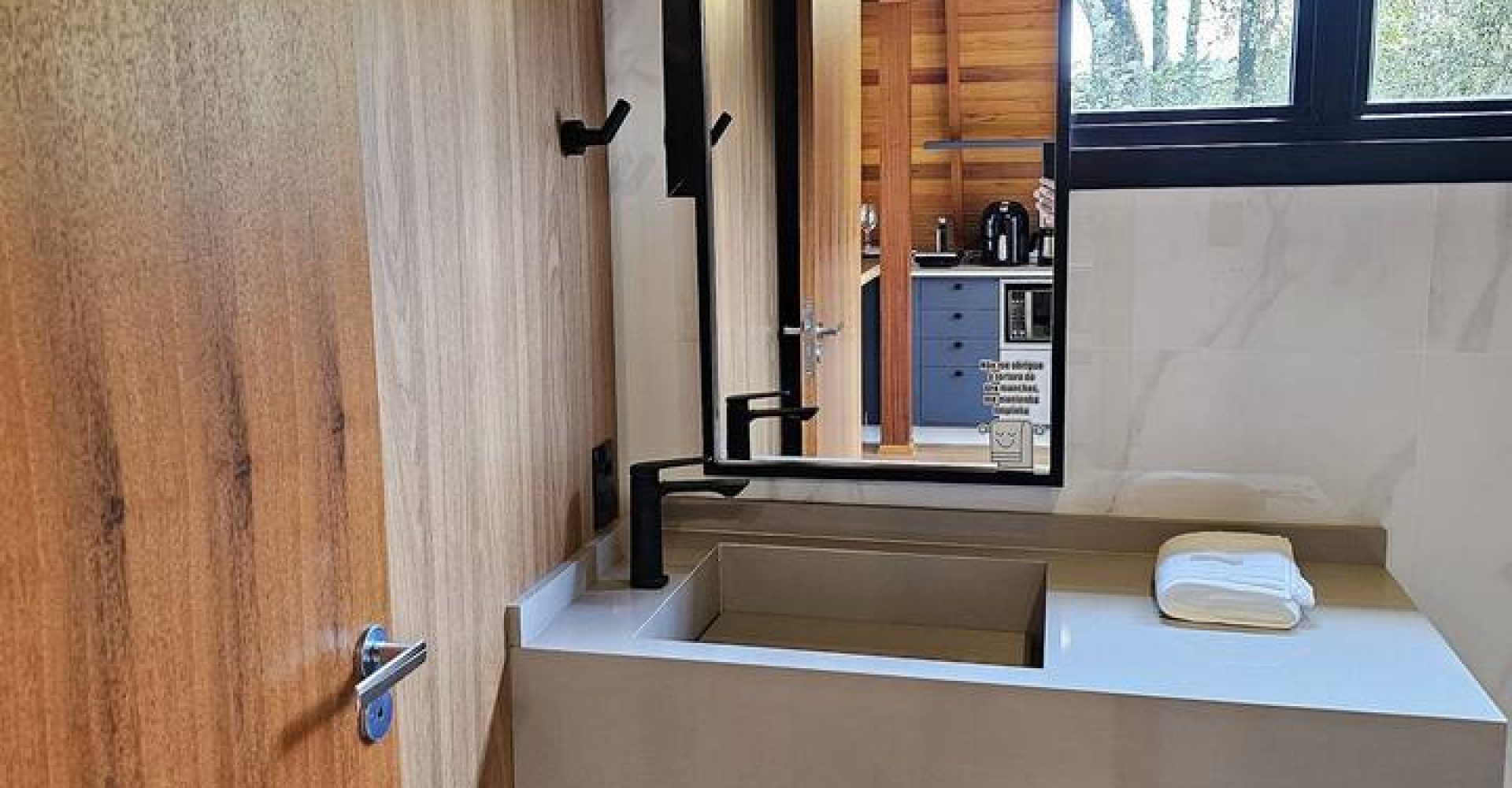 5f6232c9-fe8e-43c7-b7f9-450f25dadd7e